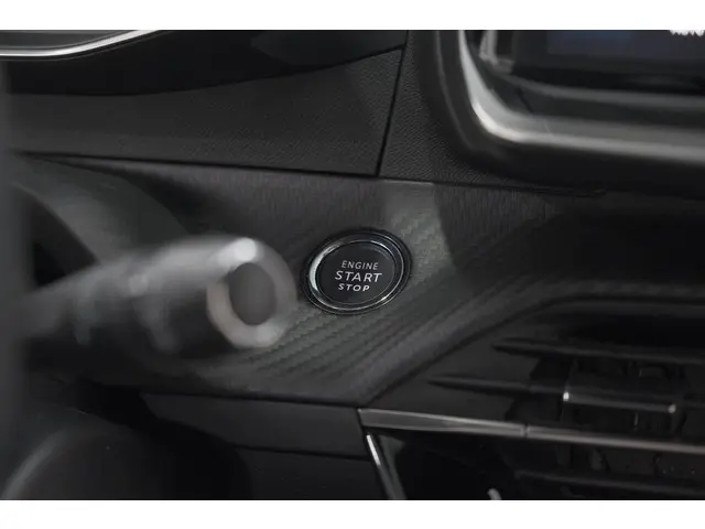 Peugeot 2008 PureTech 130 EAT8 GT 2024 Benzine 49