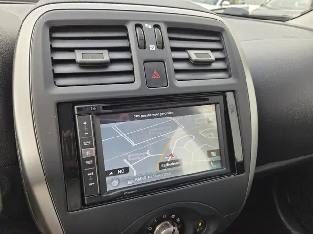 Nissan Micra 1.2 Connect Edition 2016 Benzine 17