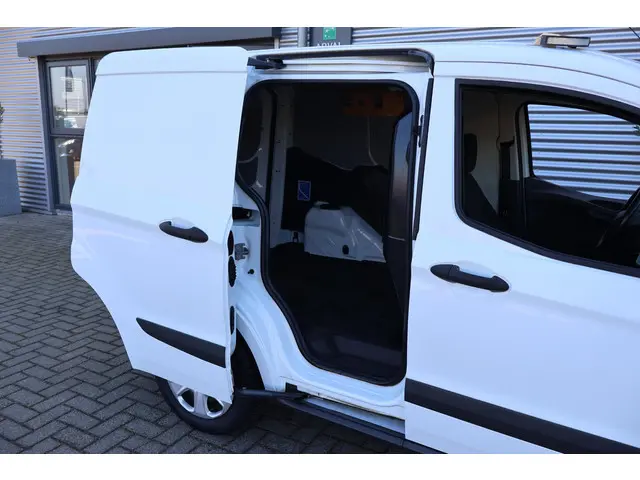 Ford Transit Courier 1.5 TDCI Trend 2019 Diesel 6