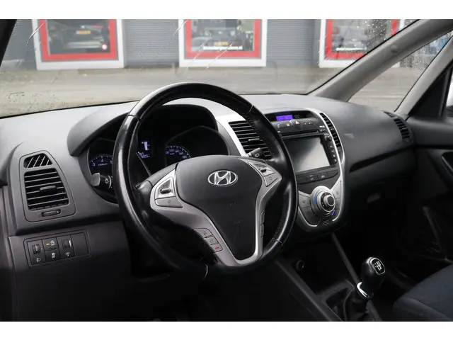 Hyundai ix20 1.4i Go! 2015 Benzine 12