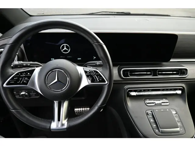 Mercedes-Benz V-Klasse 300d AMG L2 DC 2024 Benzine 14