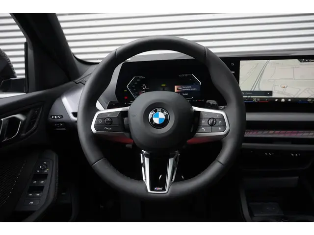 BMW 1 Serie 5-deurs 120 2025 Benzine 35
