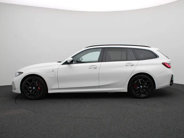 BMW 3 Serie Touring 330e 2024 Hybride Benzine 4