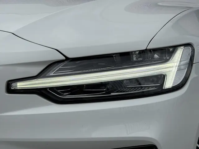 Volvo V60 2.0 T4 R-Design 2020 Benzine 7
