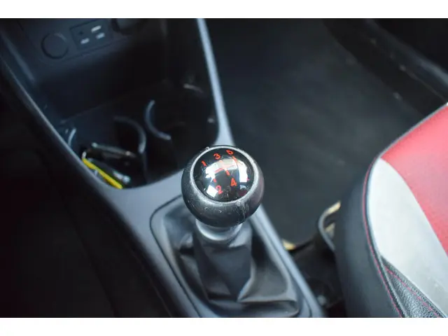 Kia Picanto 1.2 CVVT SportsLine 2015 Benzine 18