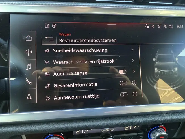 Audi Q3 45 TFSI e S edition 2022 Hybride Benzine 14