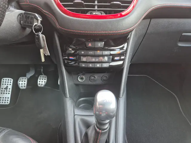 Peugeot 208 1.6 THP GTi 2013 Benzine 12