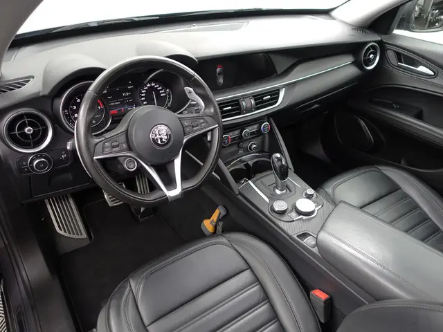 Alfa Romeo Stelvio 2
