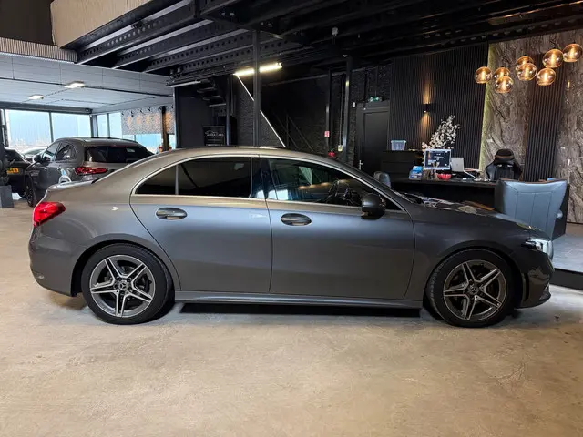 Mercedes-Benz A-Klasse 180 AMG Line 2020 Benzine 9