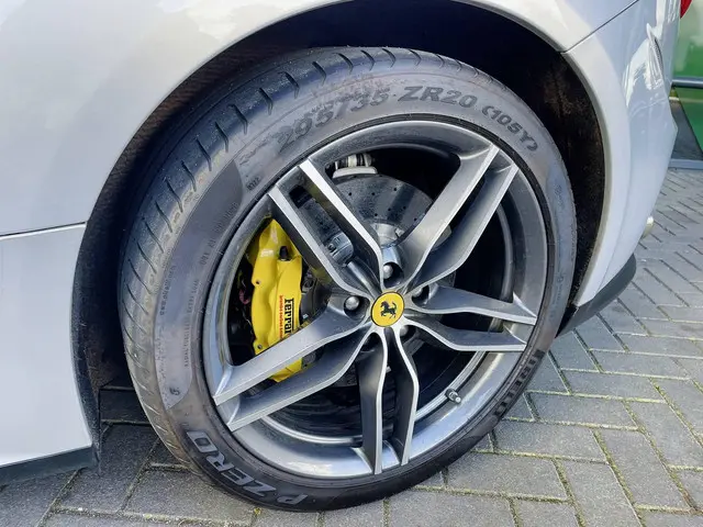 Ferrari FF 6.3 V12 2015 Benzine 10