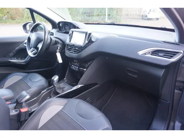 Peugeot 2008 1.2 PureTech Allure 2015 Benzine 19