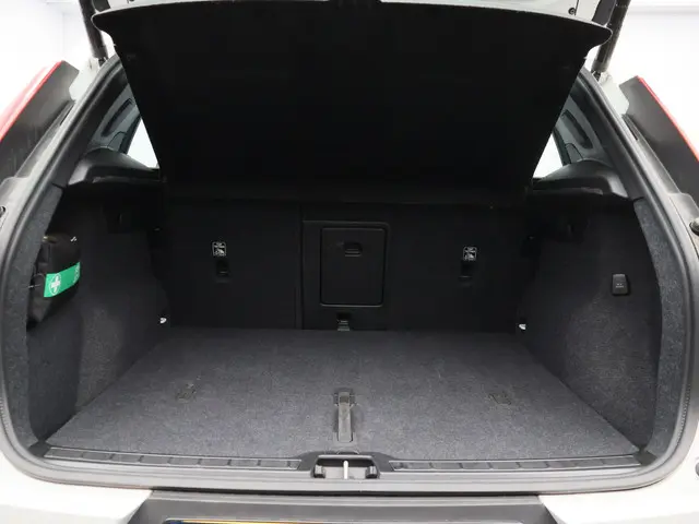 Volvo XC40 2.0 B4 Plus Dark 2024 Benzine 19