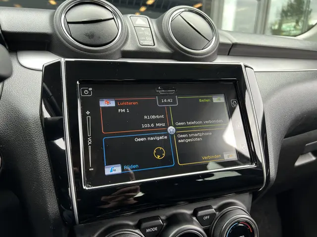 Suzuki Swift 1.2 Style Smart Hybrid 2023 Benzine 9