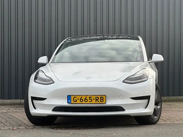 Tesla Model 3 2