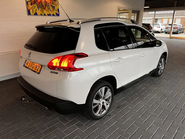 Peugeot 2008 1.6 VTi Féline 2013 Benzine 4