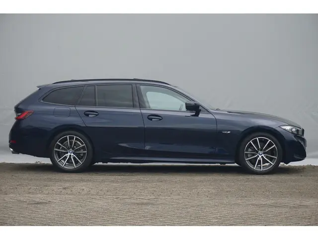 BMW 3 Serie Touring 330e 2022 Hybride Benzine 4