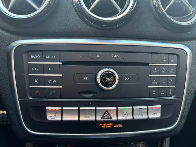 Mercedes-Benz CLA 180 AMG EDITION PANO NAP 2017 Benzine 27