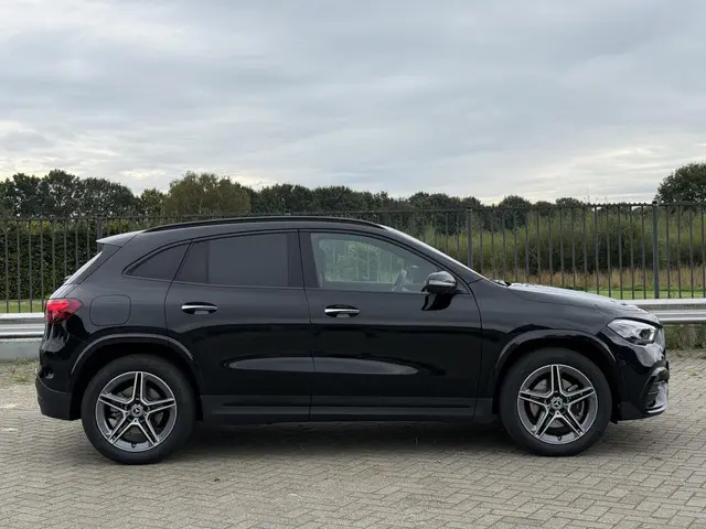 Mercedes-Benz GLA 250 e AMG Line 2024 Hybride Benzine 8