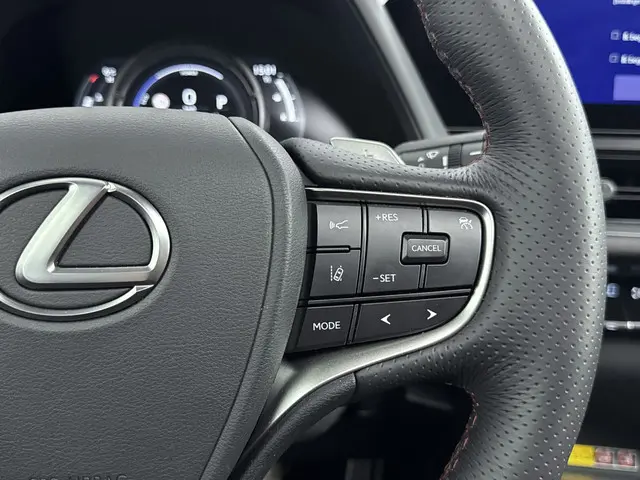 Lexus UX 250h F Sport Line 2024 Hybride Benzine 16