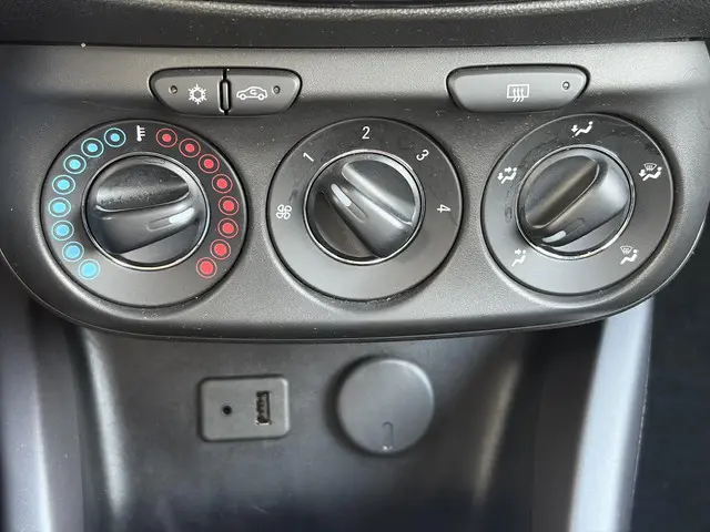 Opel ADAM 1.2 2014 Benzine 18