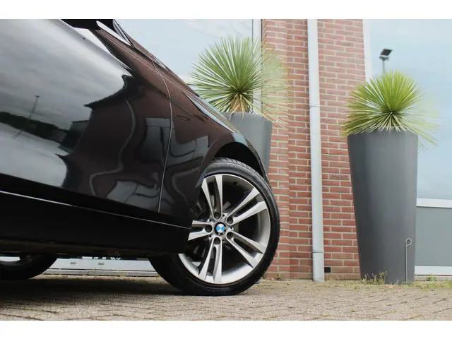 BMW 3 Serie 316i Executive 2013 Benzine 22