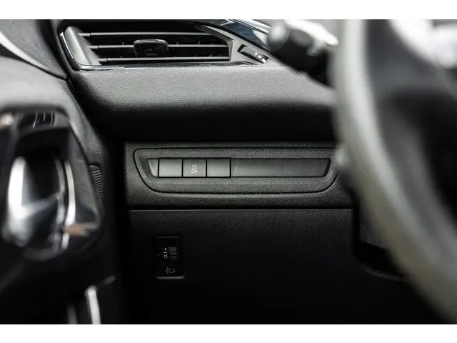 Peugeot 208 1.2 PureTech Active Trekhaak 2017 Benzine 31