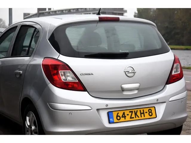 Opel Corsa 1.2-16V Rhythm 2012 Benzine 13