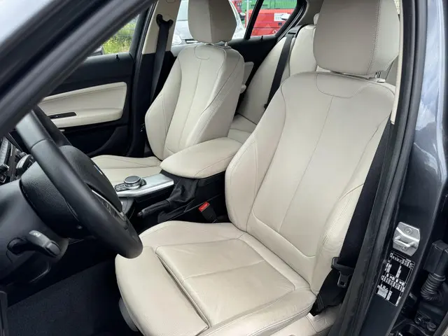 BMW 1 Serie 125i High Executive 2017 Benzine 13