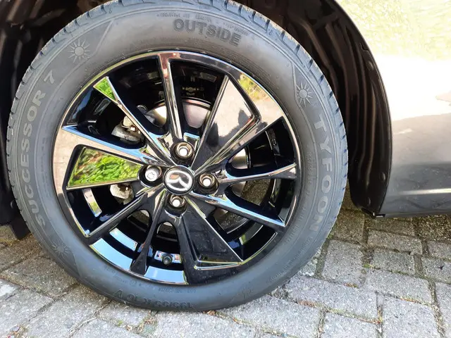 Mazda 2 1.5 e-SkyActiv-G 90 Exclusive-Line 2023 Benzine 23