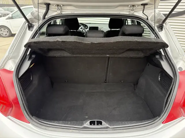 Peugeot 208 1.2 PureTech Style Pack 2015 Benzine 23