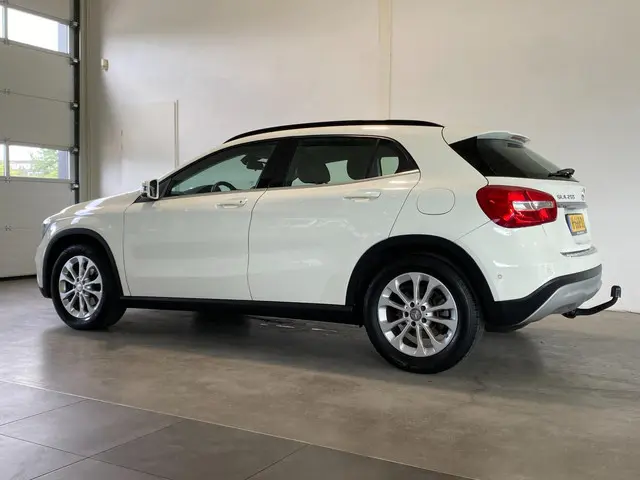 Mercedes-Benz GLA 2
