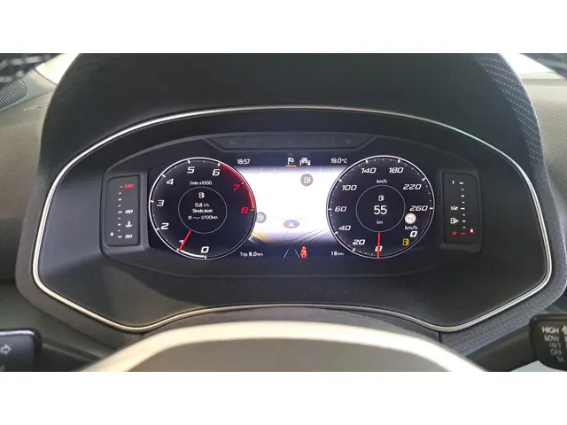 SEAT Arona 1.0 TSI Xperience 2023 Benzine 18