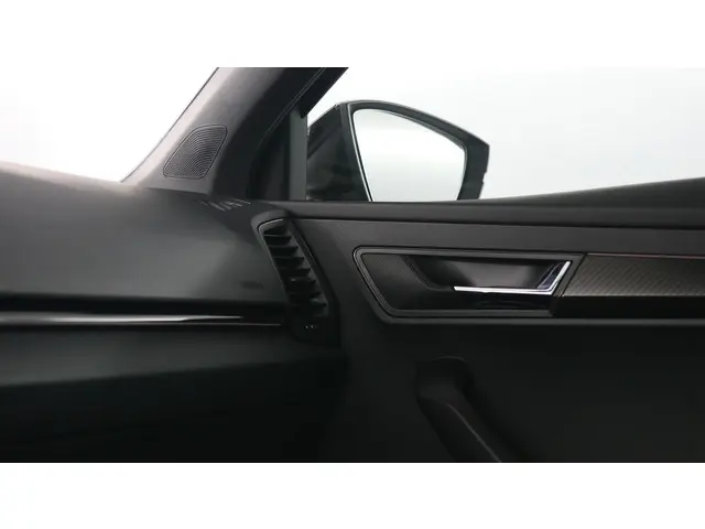 Škoda Karoq 1.5 TSI ACT Sportline Business 2020 Benzine 38