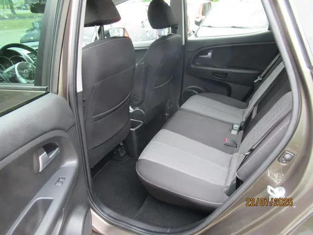Kia Venga 1.6 CVVT ExecutiveLine 2013 Benzine 3