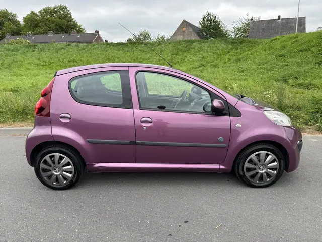 Peugeot 107 1.0 Envy 2013 Benzine 6