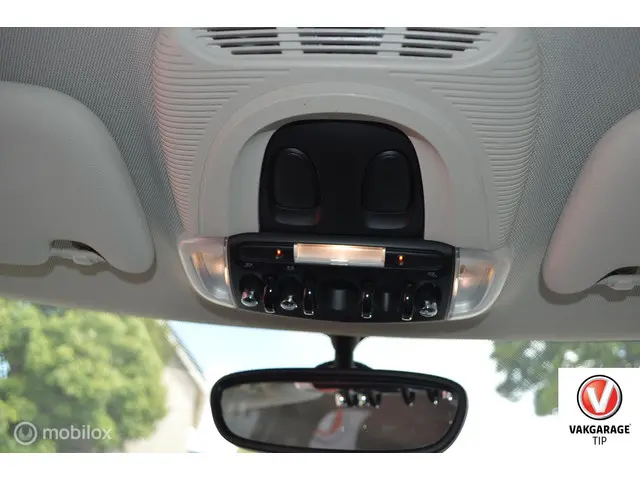 MINI One Mini 1.2 Business 2017 Benzine 17