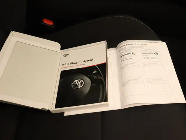 Toyota Prius 2.0 Plug-in Executive 2024 Hybride Benzine 47