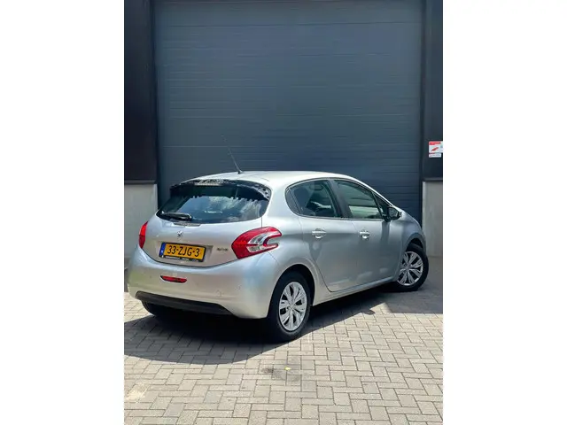 Peugeot 208 1.2 VTi Envy Cruise - Navi - BT 2013 Benzine 10