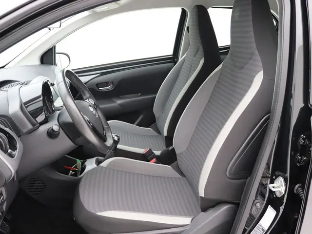 Toyota Aygo 1.0 VVT-i x-play 2019 Benzine 13