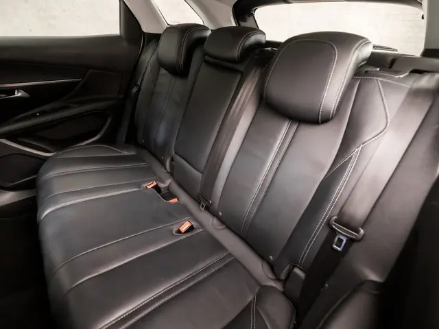 Peugeot 3008 1.2 PureTech Premium GT Sport 2018 Benzine 15