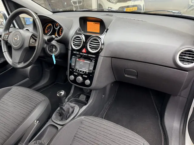 Opel Corsa 1.2-16V BlitZ 2014 Benzine 11