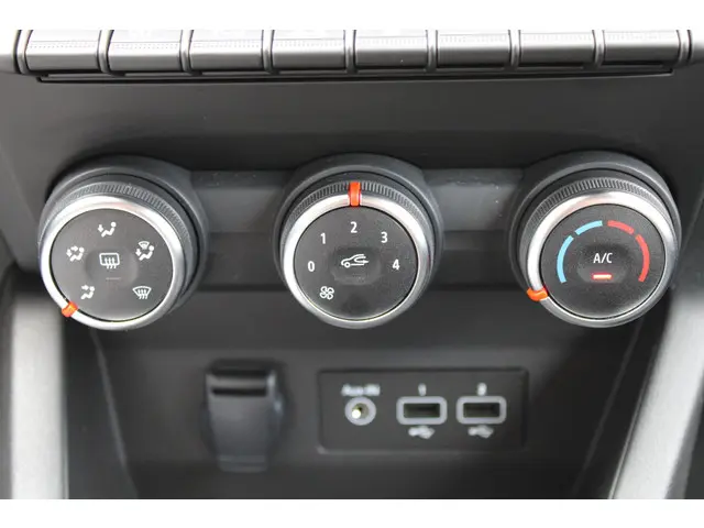 Renault Clio TCe 90 Equilibre 2023 Benzine 26