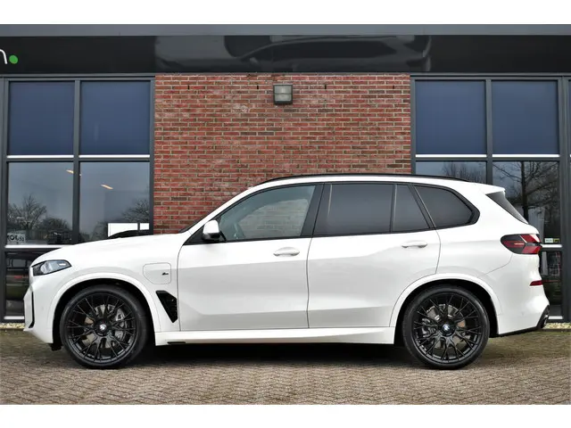 BMW X5 xDrive50e M-Sport 2023 Hybride Benzine 40