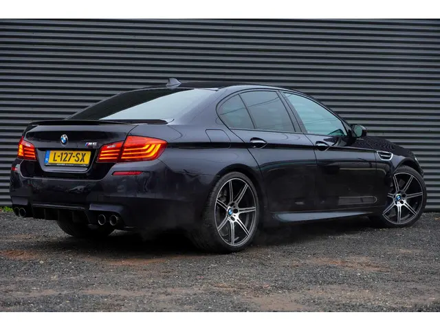 BMW M5 5-serie Competition Edition 2017 Benzine 3
