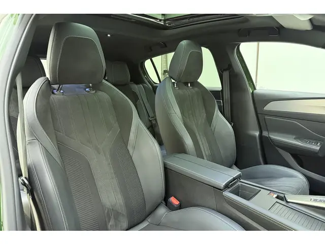 Peugeot 308 1.2T GT 2023 Benzine 15