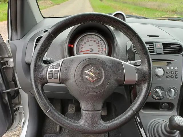 Suzuki Splash 1.2 Exclusive EASSS 2014 Benzine 35