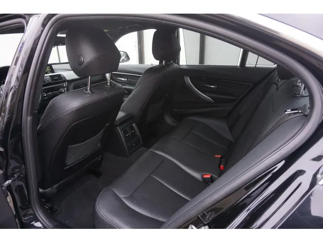 BMW 3 Serie 320i High Exec 2017 Benzine 7