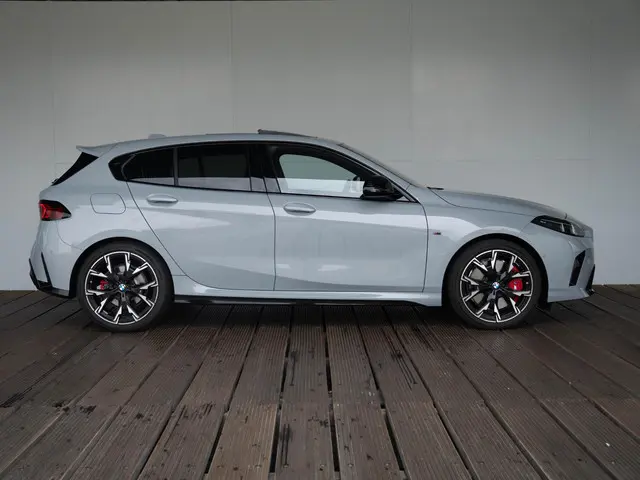 BMW 1 Serie 120 2025 Benzine 4