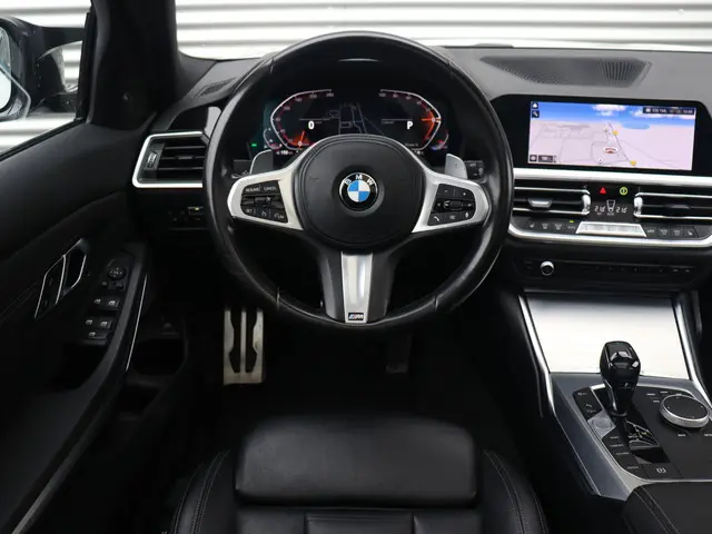 BMW 3 Serie Touring 320i 2021 Benzine 9