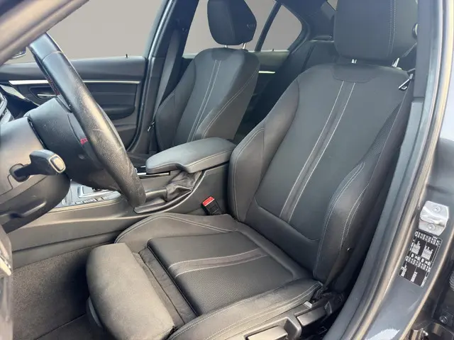 BMW 3 Serie 318i Luxury 360 Head up Led 2016 Benzine 9